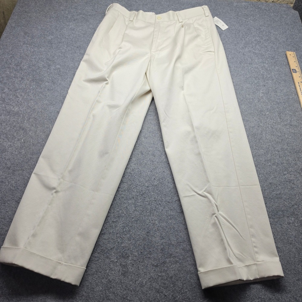 Izod NWT Men American Chino Pants 34x30 Classic Double Pleat Wrinkle Free Khaki